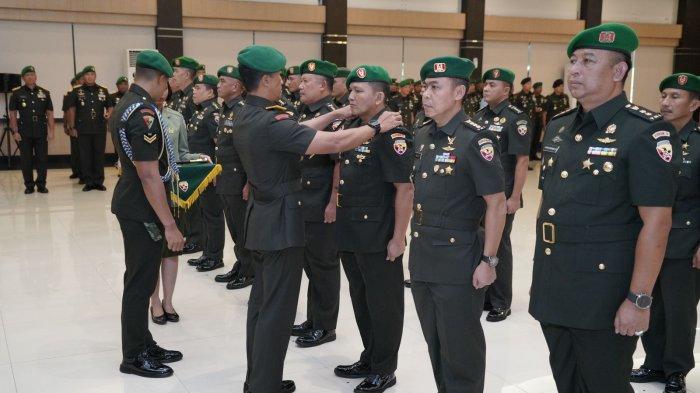 Pangdam IX/Udayana, Mayjen TNI Bambang Trisnohadi saat upacara Sertijab.