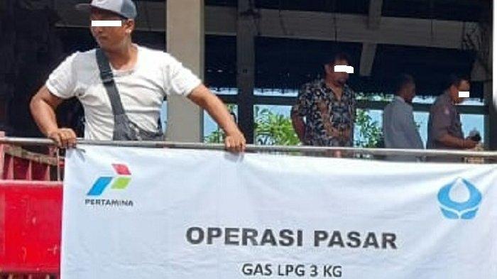 Disperindag Gianyar saat menurunkan agen untuk menyalurkan gas melon ke desa-desa di Kabupaten Gianyar, Rabu 26 Juli 2023.