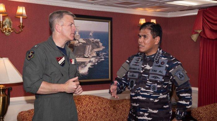  Kapal militer terbesar kedua Amerika Serikat, yakni USS Ronald Reagan batal bersandar di Pelabuhan Benoa Bali pada, Senin 17 Juli 2023 kemarin. 