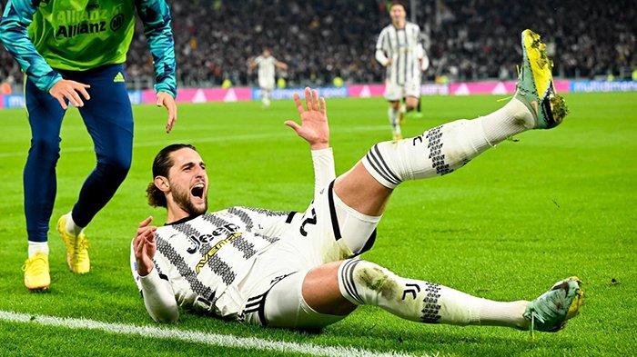 Selebrasi Adrien Rabiot setelah mencetak gol di laga Juventus vs Inter Milan dilanjutan Liga Italia Serie  A pekan ke-13 di Allianz Stadium, Senin 7 November 2022. Bianconeri menangan 2-0 atas I Nerazzurri dan skuat Massimiliano Allegri kini naik ke posisi 5 klasemen Serie A sementara.