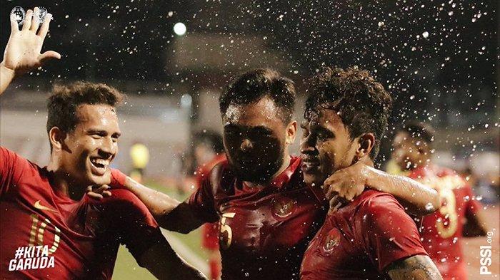 Selebrasi pemain Timnas U23 Indonesia setelah berhasil membobol gawang Singapura. Timnas U23 Indonesia menang 2-0 atas Singapura, Kamis (29/11/2019).