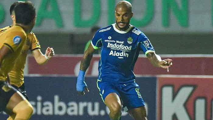 Bobotoh meminta DDS dicadangkan saja, karena dianggap blunder dan tumpul pada beberapa pertandingan Liga 1 belakangan ini. 

Padahal DDS adalah striker, namun malah kerap tidak mampu mengeksekusi bola untuk masuk ke gawang lawan. 

Alhasil Persib Bandung kesulitan mencetak gol dan bahkan kerap mengalami kekalahan. 