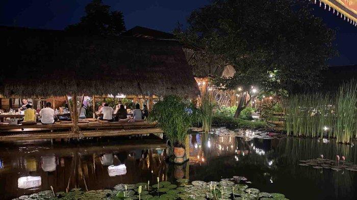 Satu di antara restoran yang menawarkan pengalaman bersantap unik, dan tak terlupakan di Bali adalah Bale Udang Mang Engking Kuta.