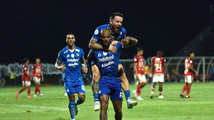 SKUAD PERSIB - Melalui laga yang sarat akan drama, Persib Bandung mampu mengimbangi Bali United dengan skor 1-1 dalam babak semifinal leg 1 Championships Series Liga 1 2023-24 di Bali United Training Center, Gianyar, Selasa, 14 Mei 2024.