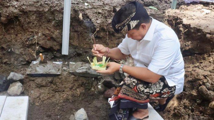 Peletakan batu pertama (groundbreaking) pembangunan Klinik Pratama Royal Medic Padangtegal, Ubud, dilakukan oleh Pj. Gubernur Bali, S.M. Mahendra Jaya, Senin 23 Desember 2024.