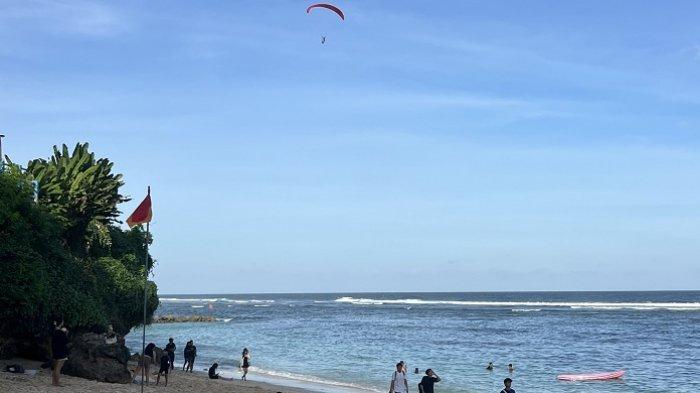 Aktifitas di Gunung Payung sore hari mulai ramai. Main kano hingga snorkeling cukup bayar Rp 50 ribu.