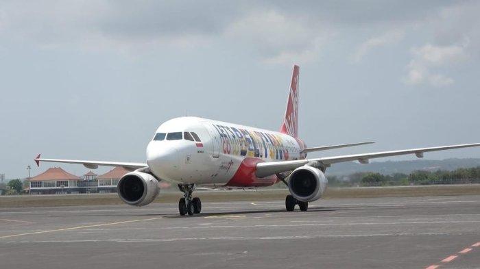 BEROPERASI PENUH - Penerbangan rute Denpasar-Bandung (DPS-BDG) kini berganti menjadi Denpasar-Kertajati (DPS-KJT). Perubahan ini menyusul mulai beroperasi penuhnya Bandara Kertajati, Majalengka, Jawa Barat (Jabar), sehingga yang sebelumnya menggunakan fasilitas di Bandar Udara Internasional Husein Sastranegara kini tidak lagi. 