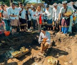 Peletakan batu pertama proyek pembangunan Sudamala Resort Ubud. Diharapkan kian memperkaya pariwisata Bali ke depannya dan berbasis seni budaya serta alam.
