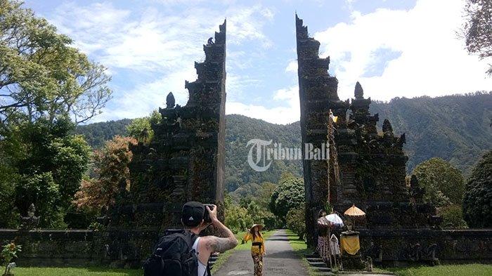 Handara Iconic Gate Spot Foto Incaran Wisatawan, Ini Informasi Tiket ...