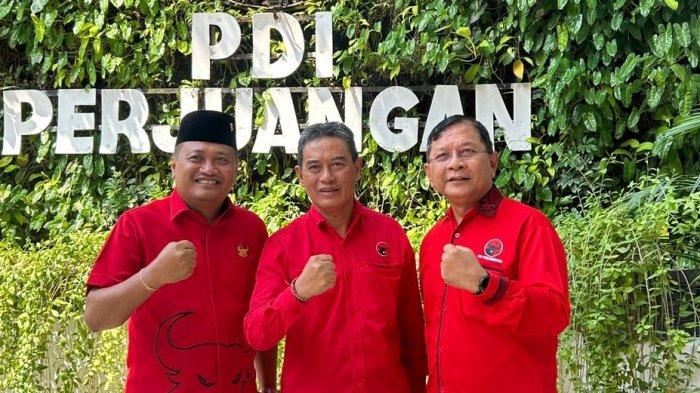 Dari kiri ke kanan - Mantan Bupati Gianyar, Mahayastra, Gede Supriatna dan Nyoman Sutjidra.