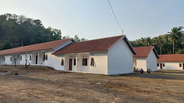 BANTUAN RUMAH - Suasana di rumah deret untuk keluarga miskin yang dibangun di Desa Sulang, Kecamatan Dawan, Klungkung, Minggu (29/10). 