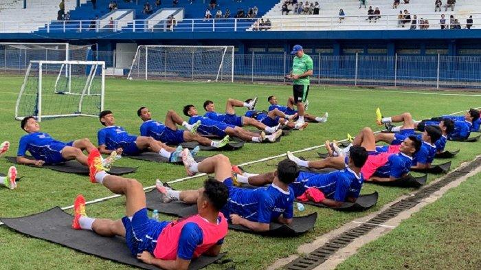 Untuk itu, dalam bursa transfer Liga 1 2024, Bojan Hodak sangat selektif memilih pemain yang akan in dan out dari Persib Bandung. 
