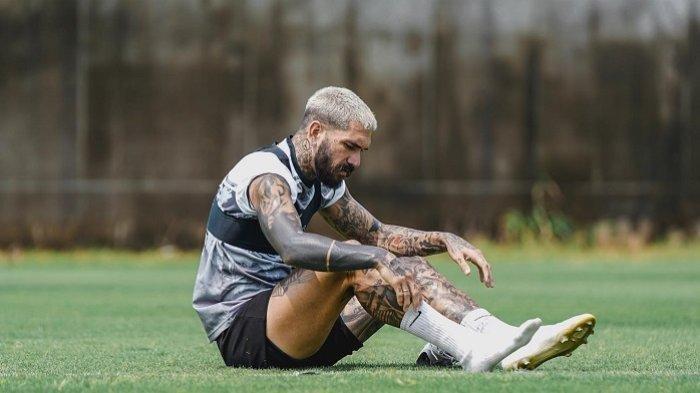 Kabar bursa transfer Liga 1 2024 terbaru, sosok pemain asing dengan market value Rp6,95 miliar dikabarkan akan mendekat dengan skuad Maung Bandung. 

Dia adalah Dimitrios Kolovos, pemain berusia 31 tahun dengan tinggi badan 184 Cm.