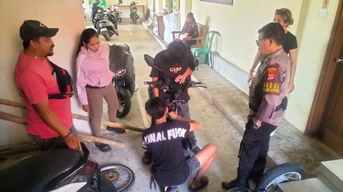 Pada hari Selasa (13/8/2024) kemarin, Kapolsek Kuta Selatan Kompol I Gusti Ngurah Yudistira, mengambil langkah tegas dalam menghadapi maraknya aksi trek-trekan di jalan raya yang melibatkan remaja setempat. 



Baru-baru ini, sejumlah anak yang tertangkap, tengah melakukan aksi berbahaya tersebut dipanggil ke kantor polisi bersama orang tua mereka.