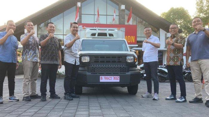 POSE - Melihat pariwisata Bali kian membaik, pasca dihadang pandemi Covid-19. Auto2000 Bali pun, memperkenalkan Toyota Hilux Rangga ke publik.