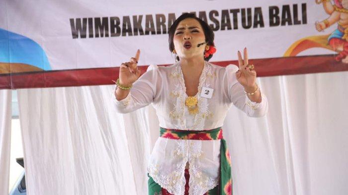 LOMBA - Suasana lomba serangkaian Bulan Bahasa Bali tahun 2024 lalu. Di tahun 2025 ini, Dinas Kebudayaan Buleleng kembali menggelar lomba serangkaian Bulan Bahasa Bali. Bedanya di tahun ini peserta tidak hanya siswa, namun melibatkan Prajuru Adat dan Pakis Bali.