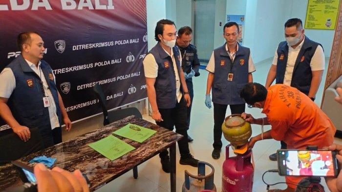  Ditreskrimsus Polda Bali merilis tersangka pengoplosan gas LPG bersubsidi, I Wayan Rawan (61) di Kantor setempat, Denpasar, Bali, pada Rabu 19 Juni 2024.