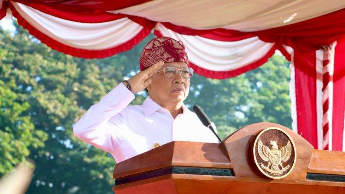 Koster senang cruise kapasitas 5.000 lebih sandar di Pelabuhan Benoa. 