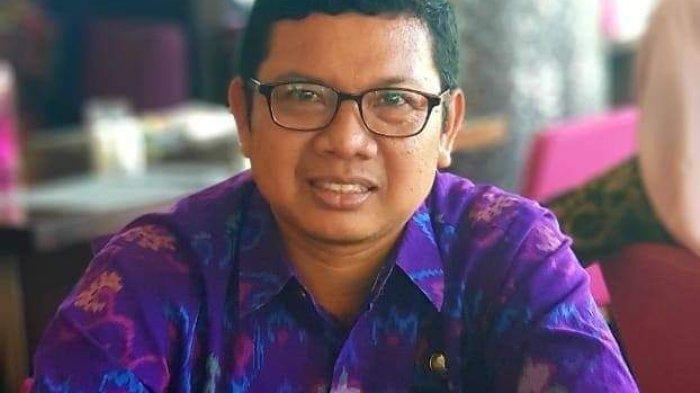 BERI KETERANGAN - Kepala BKPSDM Kabupaten Klungkung, Ida Bagus Wirawan Adi Putra saat memberi keterangan.