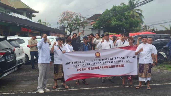 DPC Partai Gerindra saat melaporkan Perbekel Desa Baturiti, Kecamatan Kerambitan, I Made Suryana ke Polres Badung pada Jumat 13 Juni 2025