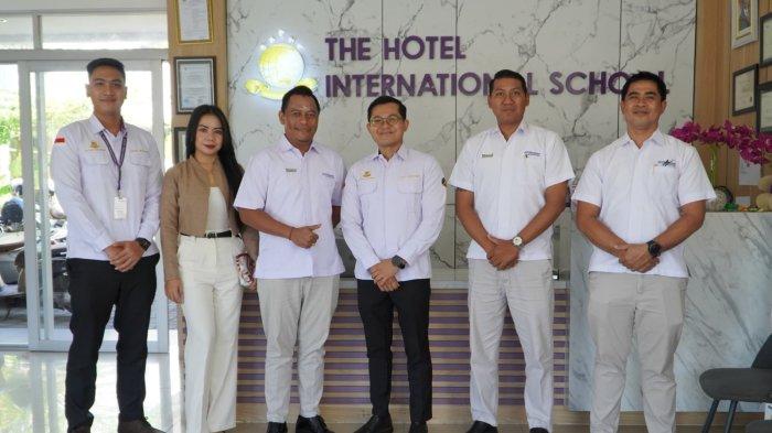 Table Manner The HIS - Aston Denpasar.