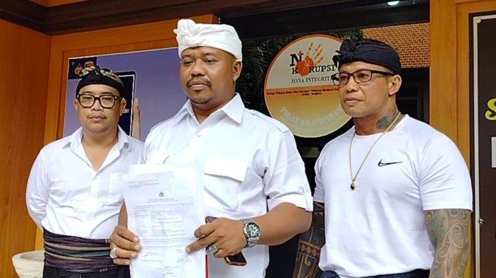 LAPORAN - Pelaporan terhadap Perbekel Baturiti, I Made Suryana terkait dugaan ujaran kebencian oleh DPD Partai Gerindra Bali ke Polda Bali.