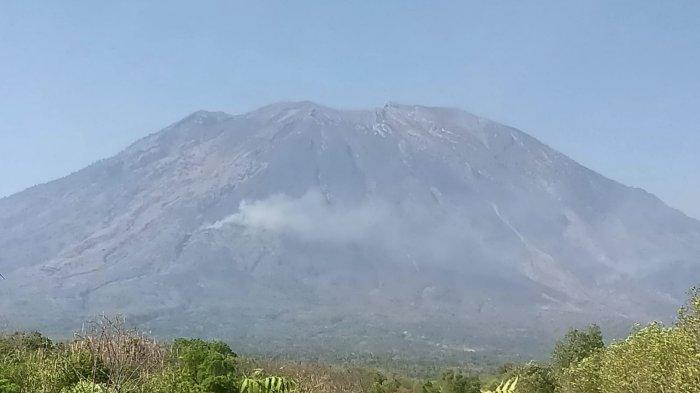 Kebakaran di Gunung Agung.