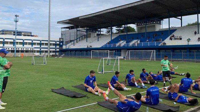 Untuk itu, dalam bursa transfer Liga 1 2024, Bojan Hodak sangat selektif memilih pemain yang akan in dan out dari Persib Bandung. 