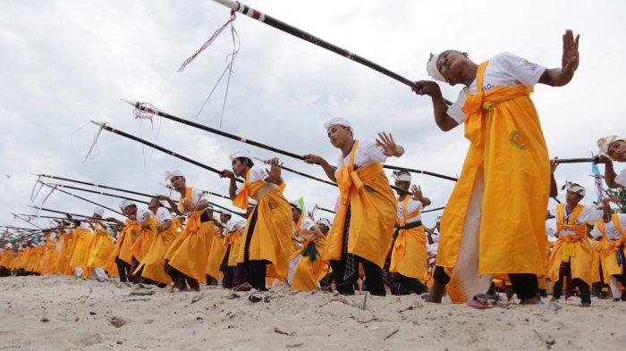 Tari massal yang rutin ditampilkan saat helatan Nusa Penida Festival.