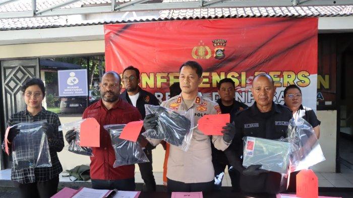BARANG BUKTI - Konferensi pers kasus persetubuhan anak di bawah umur di Polsek Denut, pada Kamis 27 Februari 2025.