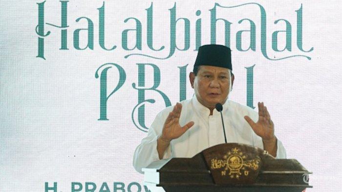 Keluarga NU - Presiden terpilih RI, Prabowo Subianto memberikan sambutan dalam acara halal bihalal di Kantor PBNU, Jakarta pada Minggu (28/4).