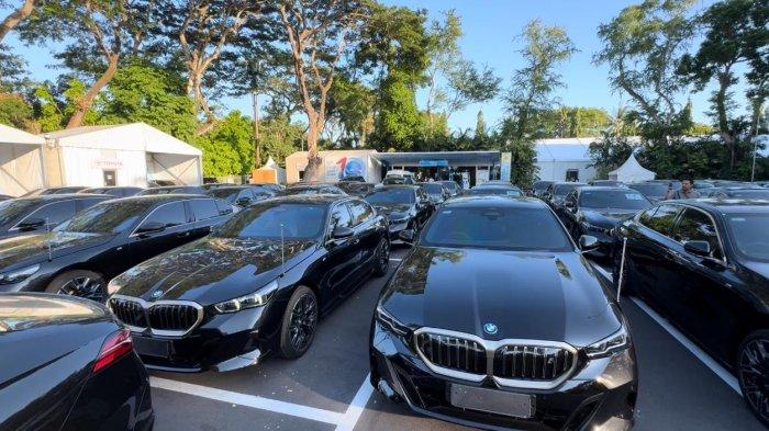 Suasana ratusan kendaraan mobil listrik yang akan digunakan untuk tamu VVIP dan VIP World Water Forum ke-10.
