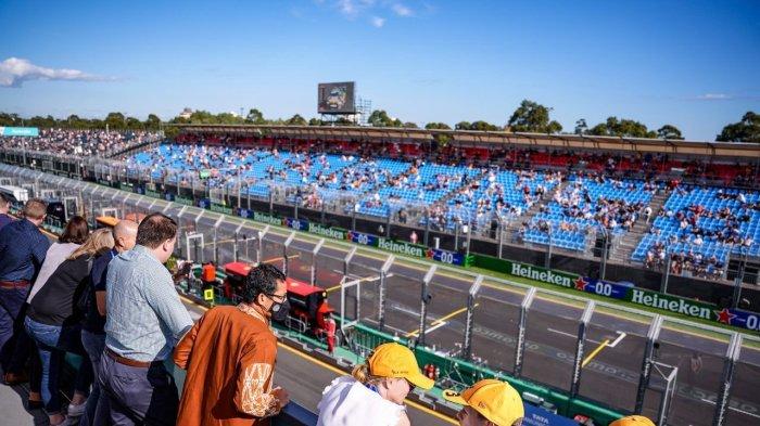 Menteri Pariwisata dan Ekonomi Kreatif, Sandiaga Salahuddin Uno berkesempatan menonton langsung ajang balap Formula 1 (F1) GP Australia 2022 di Albert Park Grand Prix Circuit, Melbourne, Australia pada Jumat 8 April 2022 kemarin.