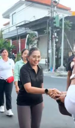 TP. PKK Badung Perindah Ruas Jalan Kerobokan dengan Penanaman 150 Pohon Bugenvil