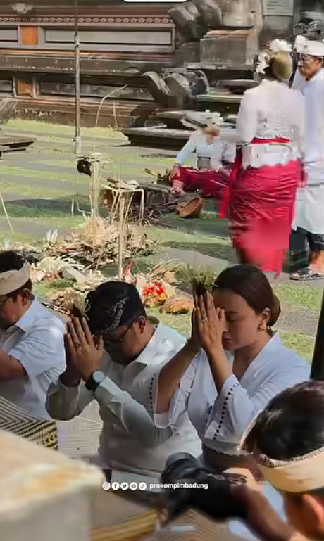 Bupati dan Wabup Badung Hadiri Karya Melaspas di Pura Dalem Suargan Bongkasa