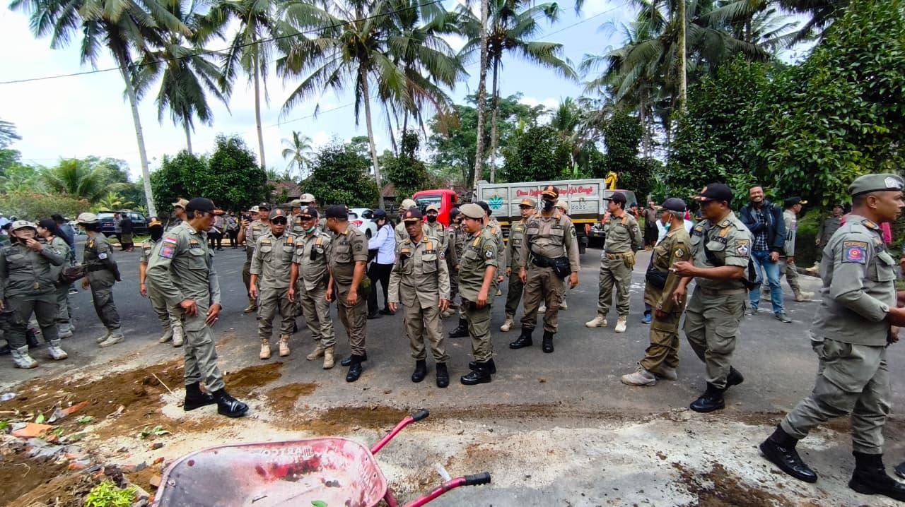 Kanopi & Tembok Tegalalang Dibongkar Satpol PP Bangli