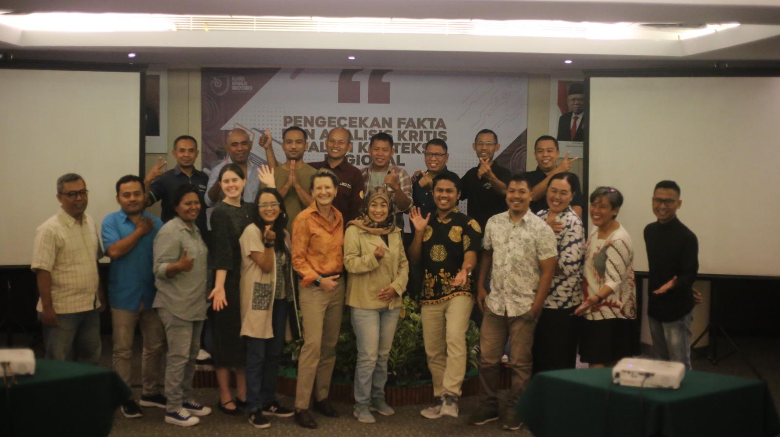 BERANTAS HOAKS - Konsulat Jenderal Australia di Bali bersama Aliansi Jurnalis Indonesia (AJI) Denpasar menggelar lokakarya untuk peningkatan kecakapan para jurnalis memberantas hokas di Sanur, Denpasar, Jumat 24 Mei 2024 - Kolaborasi Konjen Australia dan AJI Denpasar, Lokakarya Berantas Hoaks