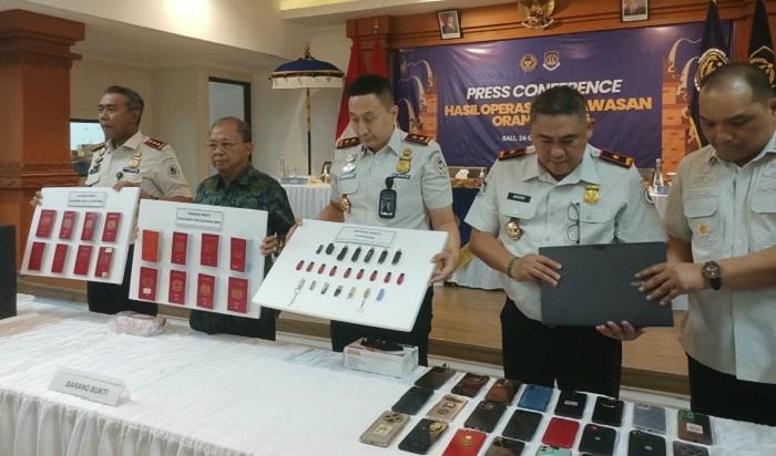 Imigrasi Deportasi Dua WNA Prancis Pelaku Video Porno di Karangasem