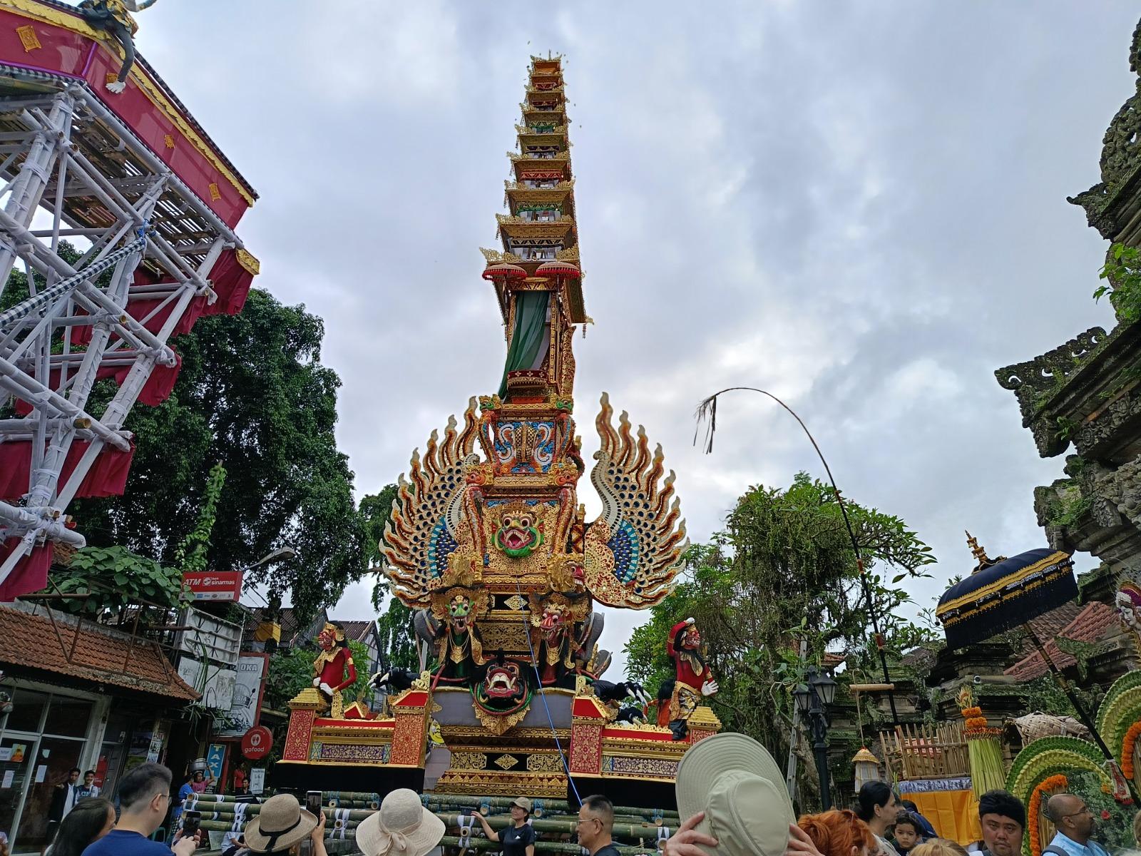 Sarana petualangan dalam pelebon Puri Agung Ubud, Gianyar, Bali, Minggu 9 Juni 2024 - Pelebon Puri Ubud Tjokorda Rai Dharmawati Berlangsung 10 Juni 2024, Dikenal Sebagai Sosok Dermawan