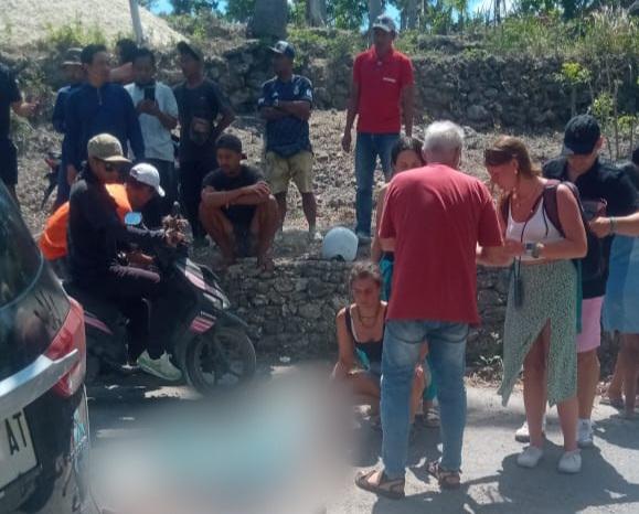 Seorang wisatawan asal Jerman, Stefanie Maria (58) meninggal dunia setelah mengalami kecelakaan lalu lintas di Jalan Raya Desa Pejukutan, Kecamatan Nusa Penida, Senin 12 Agustus 2024 - Berkendara di Nusa Penida Bali, WNA Jerman Meninggal Setelah Wajah Terbentur ke Aspal