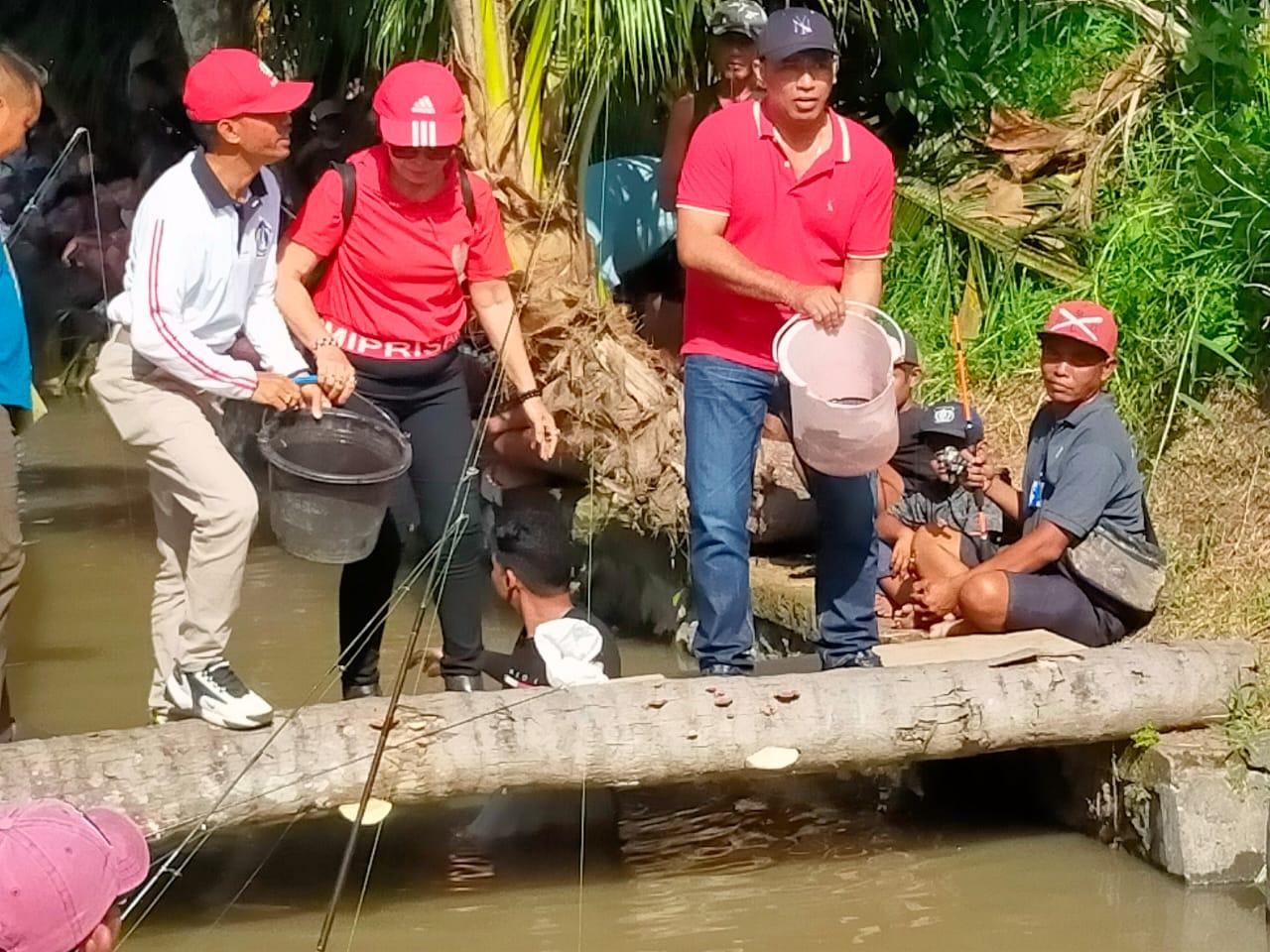 Pelaksanaan lomba mancing yang dilaksanakan di aliran sungai Jabe Pura khayangan Jagat Dalem solo, Desa Sedang Abiansemal pada Minggu 6 Agustus 2023 - Sosialisasikan Cinta Irigasi Bersih, Kelompok Tani Sari Buana Mertha Bali Lakukan Lomba Mancing
