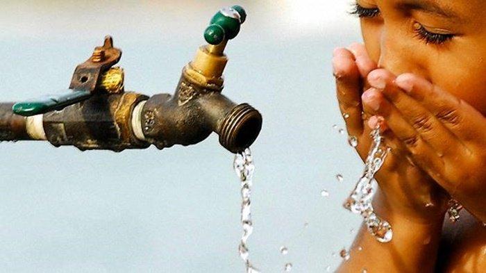 10 sunnah wudhu di antaranya adalah baca basmallah, basuh kedua telapak tangan, kumur-kumur, basuh lubang hidung, menyapu seluruh kepala pakai air..