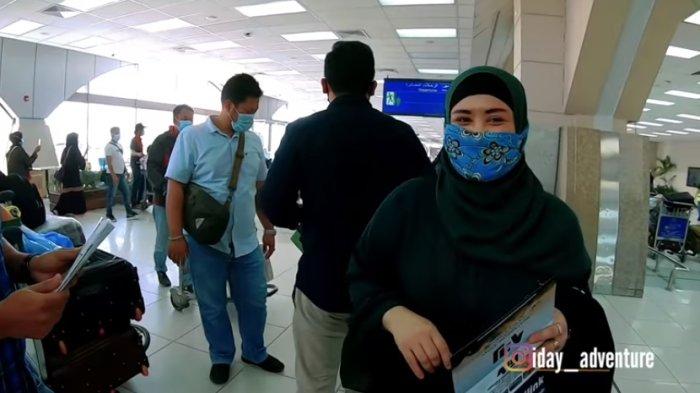 TKW Di Arab Saudi Diberi Uang Rp 60 Juta Oleh Majikan Saat Pulang Ke TKW Di Arab Saudi Diberi Uang Rp 60 Juta Oleh Majikan Saat Pulang Ke
