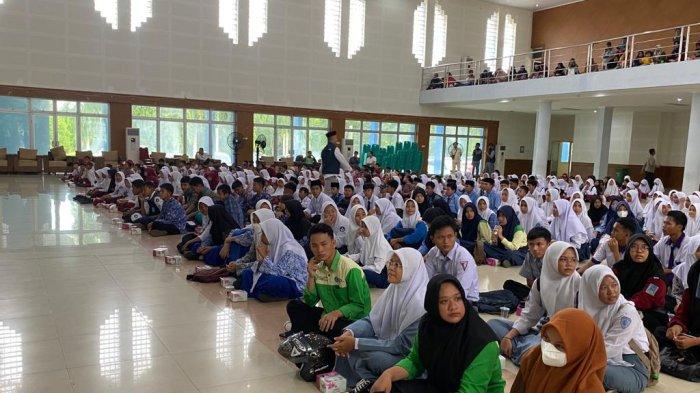 Bantuan Rp1 Juta untuk 300 Siswa SMP/MTs dari Baznas Bangka