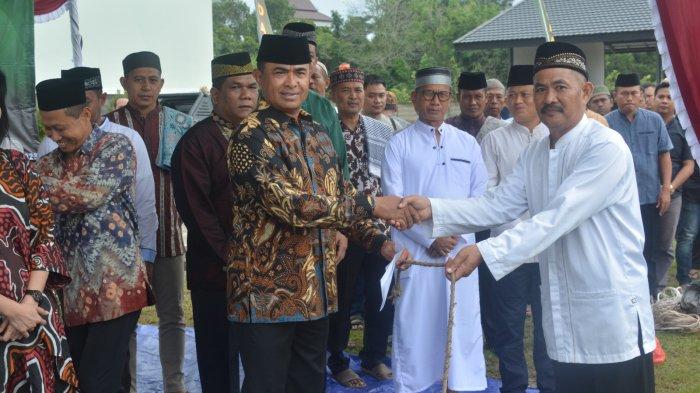 Korem 045/Garuda Jaya menggelar salat Ied Idul Adha dan penyerahan hewan Kurban, di Masjid Arrahman Makorem 045/Gaya, Jalan Pulau Bangka, Air Itam, Kota Pangkalpinang, Kamis (29/6/2023).