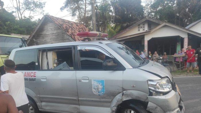 Mobil Ambulans rinsek usai mengalami kecelakaan di Desa Kecung, Kecamatan Kelapa, Kabupaten Bangka Barat, Jumat (30/6/2023) sekitar pukul 16.30 WIB