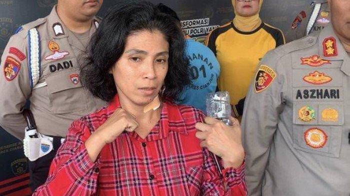 Geflin Trise (46) seorang wanita supir taksi online yang bertaruh nyawa berduel dengan pelaku pembegalan di Cianjur, Jumat (21/7/2023)