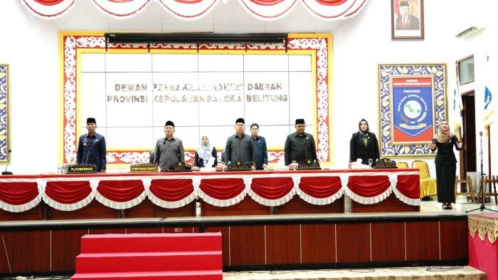 Anggota DPRD Bangka Belitung, Heryawandi dan Hellyana, telah ditetapkan sebagai Pelaksana Tugas (Plt) Wakil Ketua DPRD Provinsi Bangka Belitung, melalui rapat Paripurna, pada Senin (31/7/2023) di Ruang Rapat Paripurna DPRD Bangka Belitung.