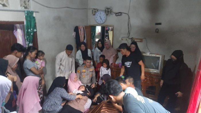 Suasana rumah duka korban penembakan di Desa Terak, Kecamatan Simpang Katis, Bangka Tengah, Rabu (4/10/2023) sore.