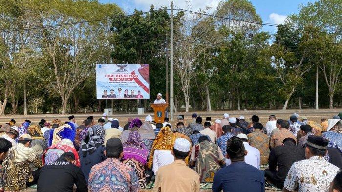 Pelaksanaan Sholat Istisqa di Halaman Kantor Bupati Bangka Tengah, Kamis (5/10/2023).